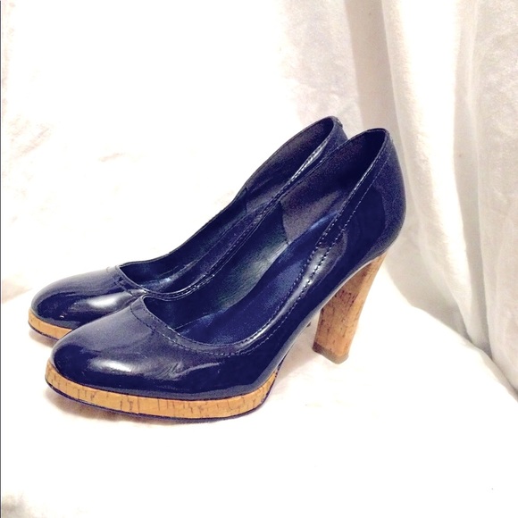 Almost New Vintage Patent Leather Pumps with Cork Heels - Picture 2 of 2